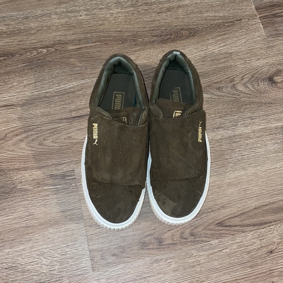 🛑SOLD🛑Suede olive green Pumas - Picture 2 of 6